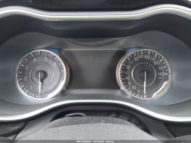 Chrysler 200 C Image 4