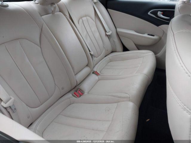 Chrysler 200 C Image 3