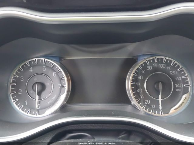 Chrysler 200 C Image 14