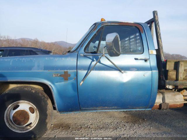 Chevrolet R30 Image 9