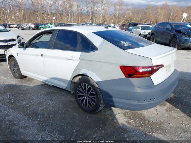 Volkswagen Jetta Image 3