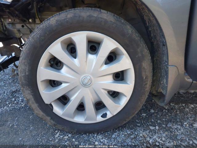 Nissan Versa 1.6 S Image 11