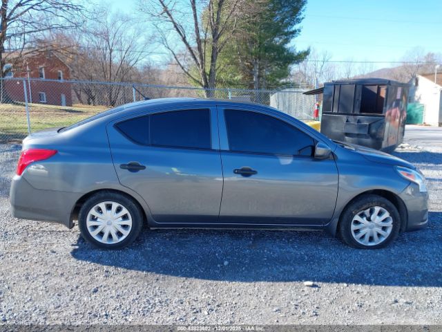 Nissan Versa 1.6 S Image 10