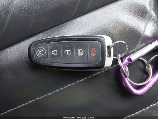 Ford Escape Titanium Image 6