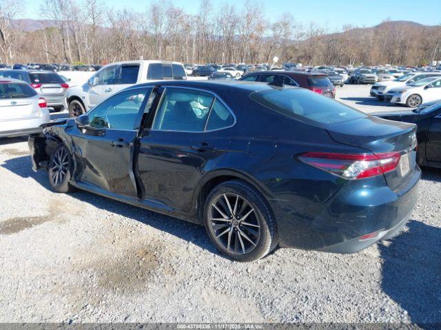 Toyota Camry Xle Image 7