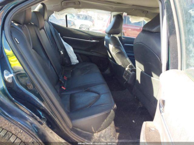 Toyota Camry Xle Image 8