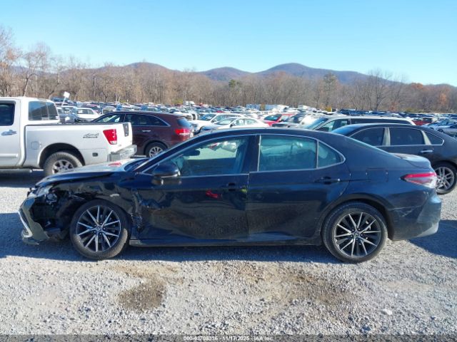 Toyota Camry Xle Image 12