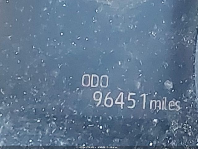 Toyota Camry Xle Image 13