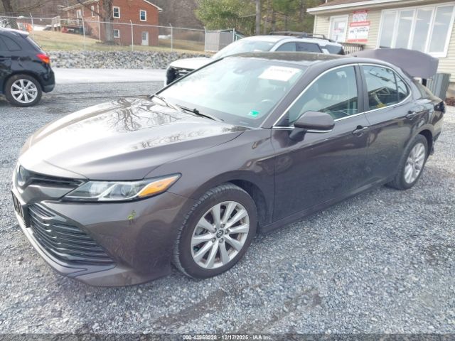 Toyota Camry Le Image 8