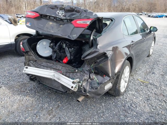 Toyota Camry Le Image 10