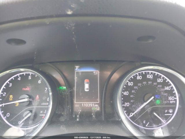 Toyota Camry Le Image 12