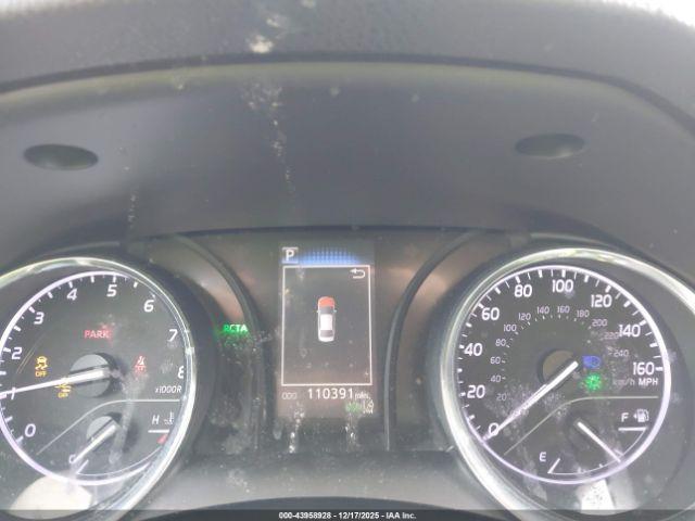 Toyota Camry Le Image 12