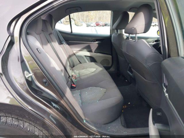 Toyota Camry Le Image 13