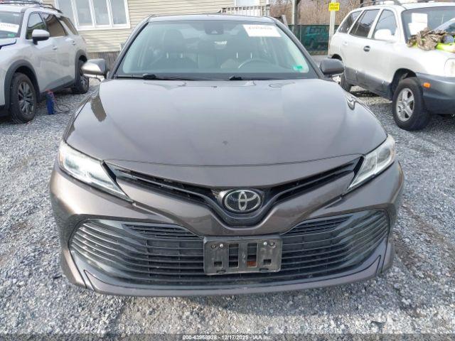 Toyota Camry Le Image 14