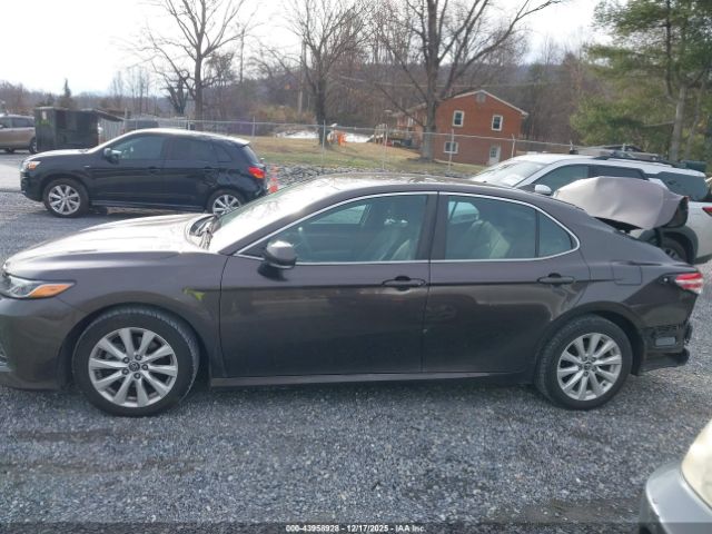 Toyota Camry Le Image 2