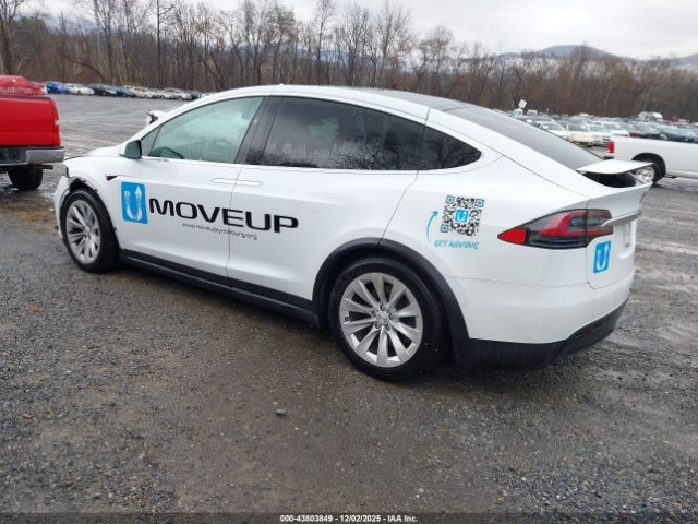 Tesla Model X Image 2