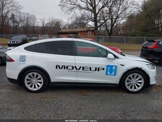 Tesla Model X Image 20