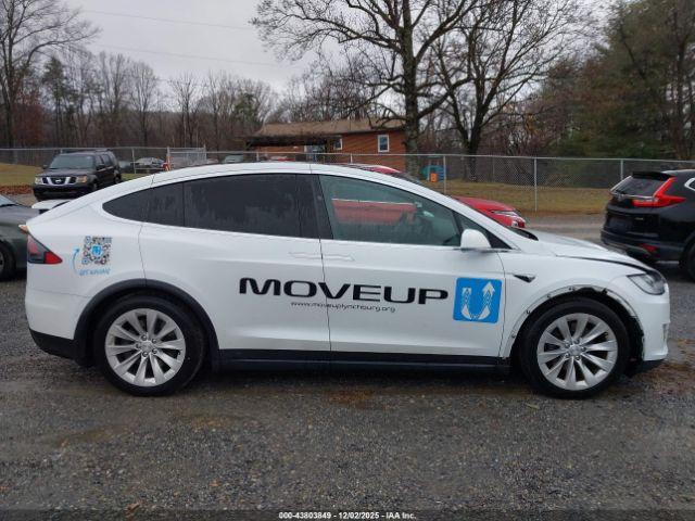 Tesla Model X Image 20