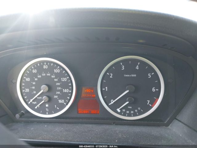 BMW 5 Series Image 12