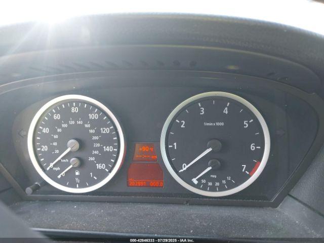 BMW 5 Series Image 12