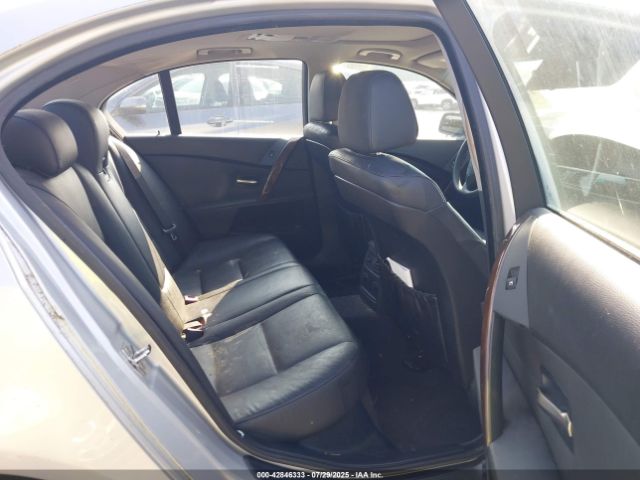 BMW 5 Series Image 8